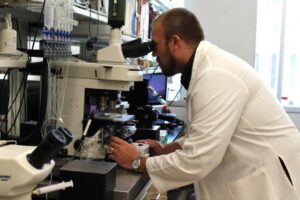 Drs Santi and Zhao receive R61 award